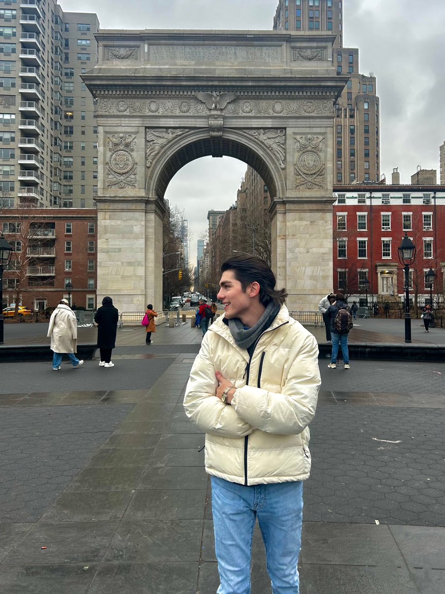 jaleman__'s tweet photo. muy cool washington y nyc https://t.co/myB4CSG3LL