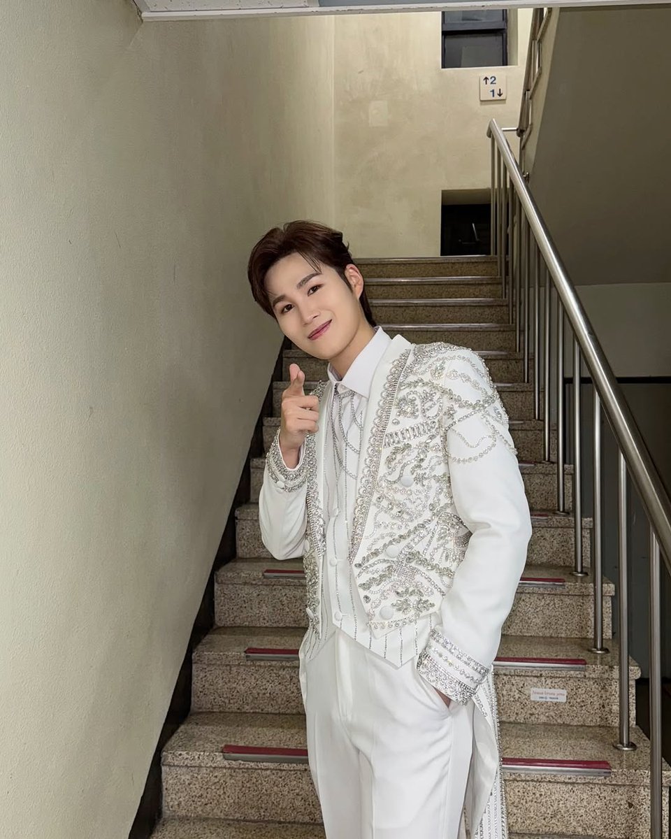 heerangonly's tweet photo. 김희재가 나타났다
더트롯쇼 먼데희 지킴희 MC 김희재
환영합니다 딱!! 기다리고 있었어요🤗🧡
#김희재 #더트롯쇼_MC 
https://t.co/tbkyGdvOk8 https://t.co/HYG9DStpXv