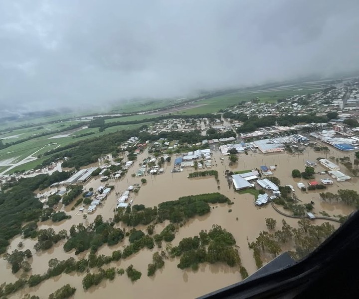 𝗡𝗤 𝗙𝗟𝗢𝗢𝗗𝗦 Today’s wishlist: clear skies, receding floodwaters, stable ground. All but 500 customers outside of Hinchinbrook restored; major focus on Ingham sub/network &amp; Ollera Ck. Full update: bit.ly/42E8fZH #nqfloods