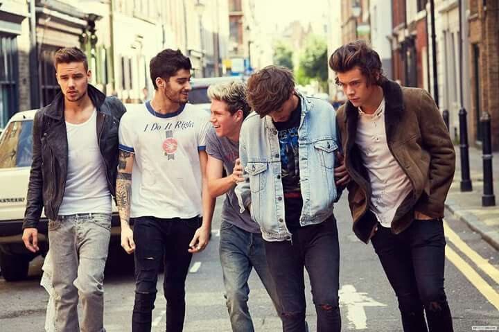 fuqkinlwtxash's tweet photo. THESE PHOTOSHOOTS😭 https://t.co/nOKMiS854L