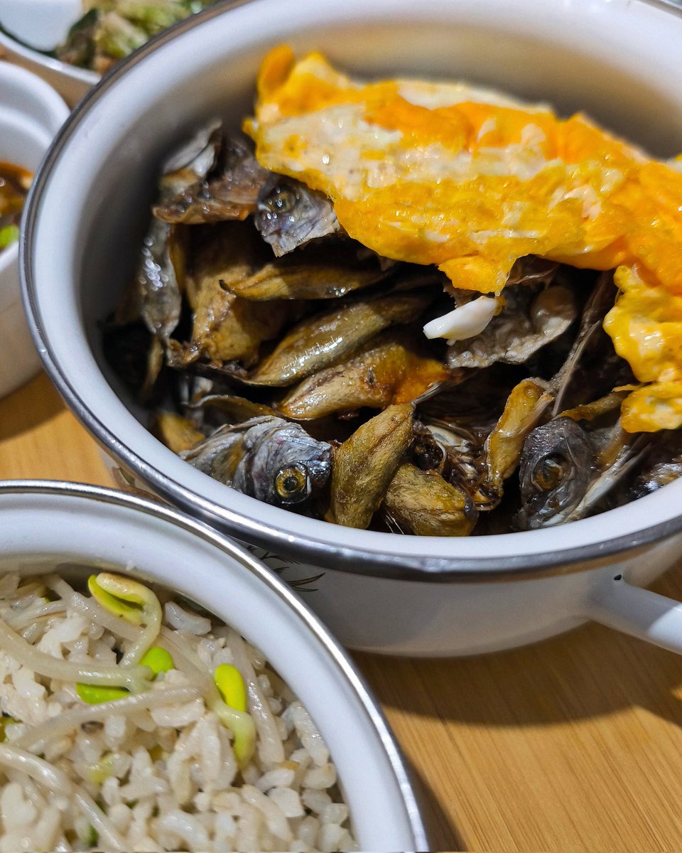 sacredpalate's tweet image. Cetirizine right after 😂

#cebu #danggit #recipeoftheday #homecooking #driedfish #seafood #brunch #breakfast #friedrice #chefsofinstagram #filipinocooking #filipinofood #pinoyfood #lutongbahay