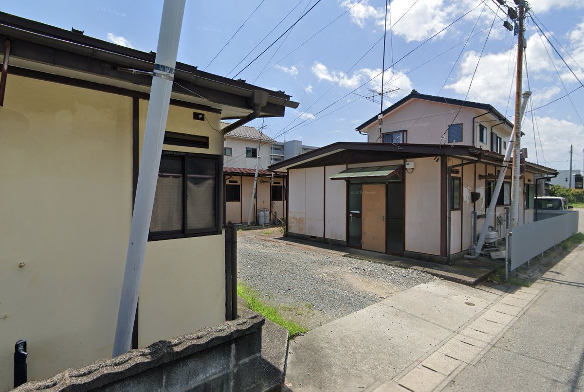 追加で物件を購入しました！

土地160坪、平屋4棟付きで約350万円。

そのうち3棟は空き家なので、有効活用できるよう考えていきます！

物件の活用方法次第で、収益化のチャンスは無限大ですね。

これから手を入れていくのが楽しみです！