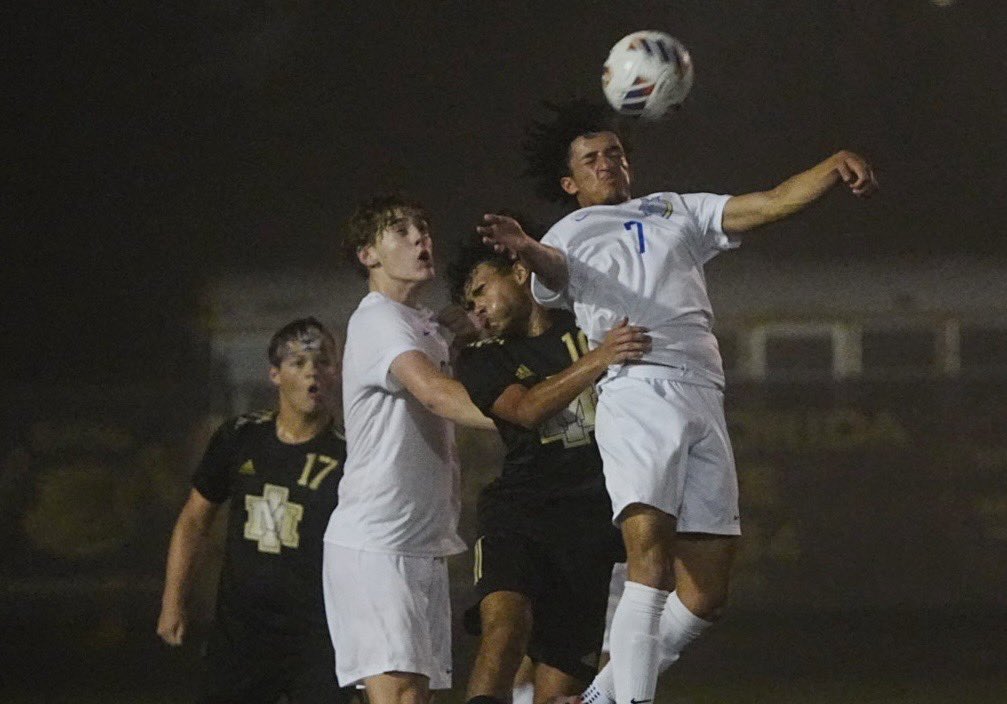 cbphoto1's tweet photo. From rockets in the fog to soccer in the fog. @mustang_soccer leads Titusville 2-0 at the half. No. We’re not busy tonight. @fhsaa @321preps #busyisgood https://t.co/bN7BXnyEWx