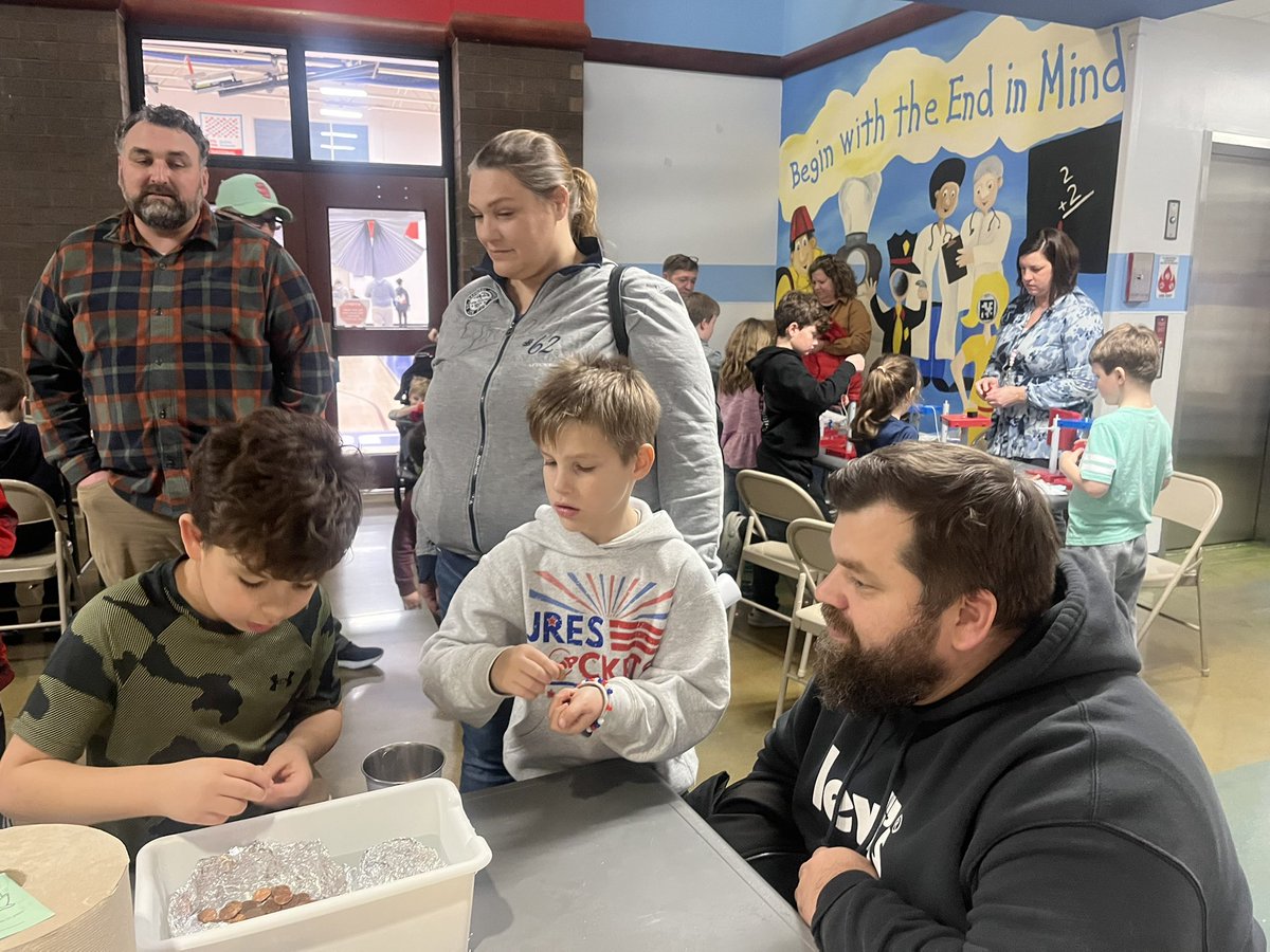 JRESClemons's tweet photo. STEM night was so much fun! @JresRockets https://t.co/i8adGzHIIg