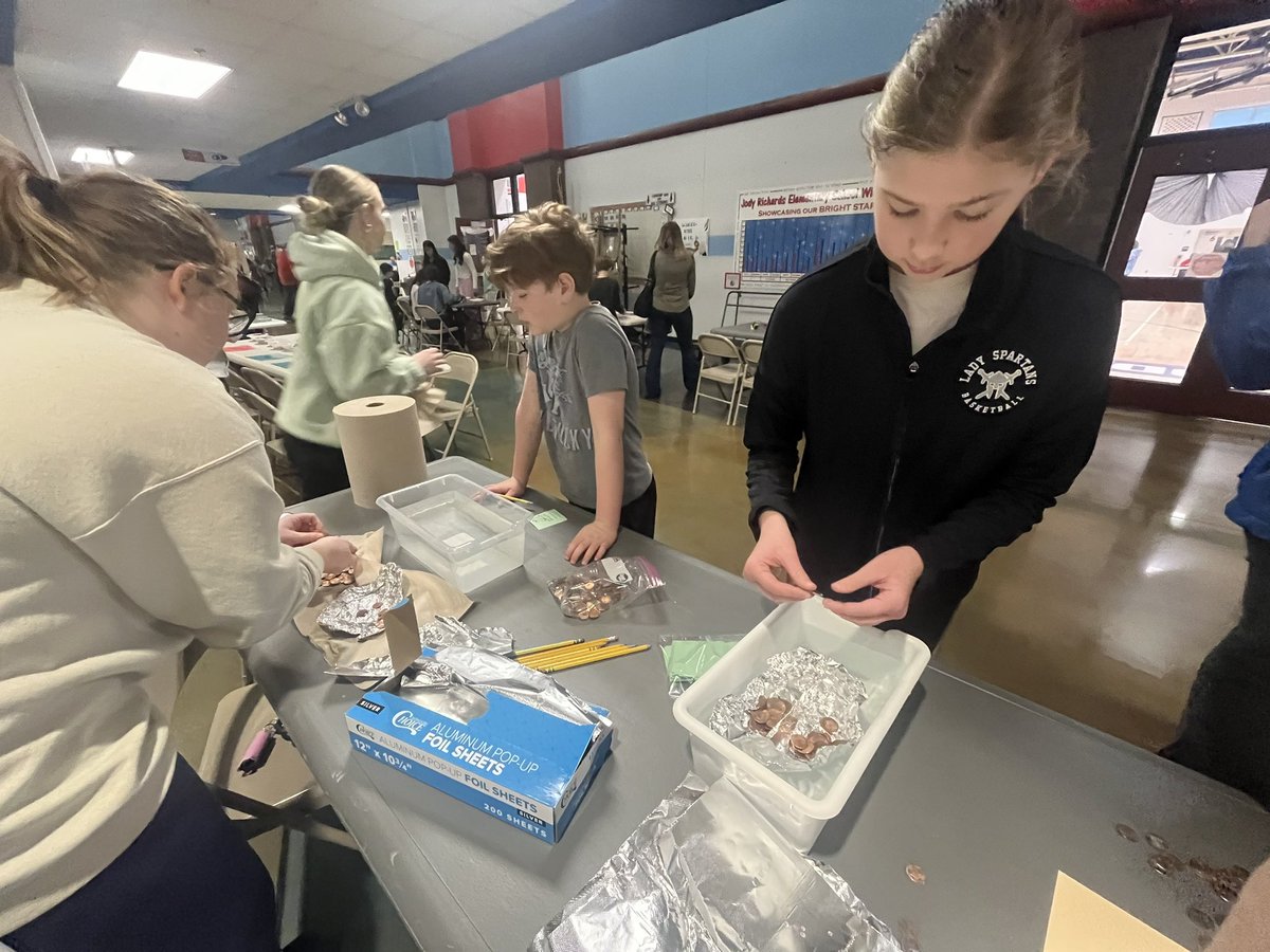 JRESClemons's tweet photo. STEM night was so much fun! @JresRockets https://t.co/i8adGzHIIg