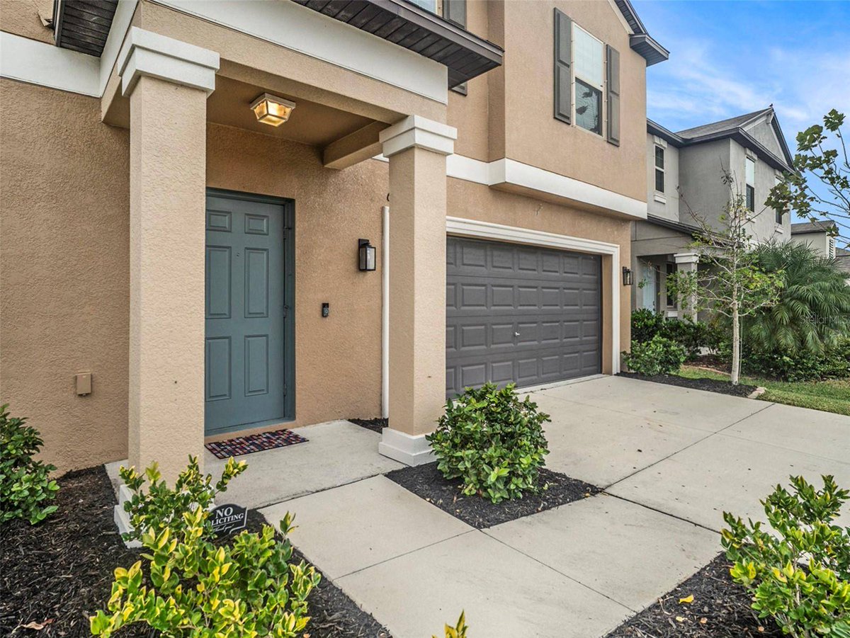 DuoBay's tweet photo. 🏡✨ HGTV-Famous Home in Trevesta! 4BR | 2.5BA | Hot Tub | Cul-de-Sac 🌟 High ceilings, open layout, stone fireplace &amp; screened lanai! 🌿🏡 Enjoy resort-style amenities &amp; top-rated schools. Don’t miss this House Hunters gem! 📩 DM for a tour!
https://t.co/zUwm3ItgOu https://t.co/Y5IiI6lLQf