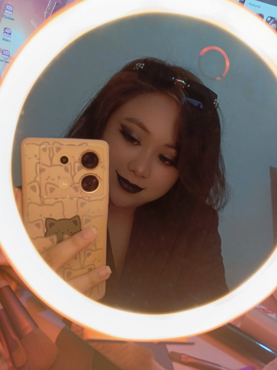totallynotaixx's tweet photo. 🖤🤍✨ https://t.co/3gSG45uqD2