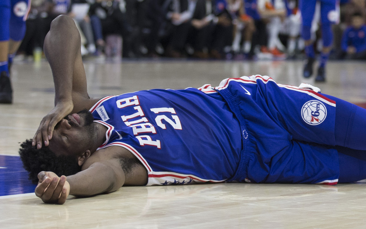 LilBabesKitche1's tweet photo. Philly plays better without #JoelEmbid, he slows down the pace and gets his teammates out of rhythm not to mention he passes out every time a gnat touches him. #TyreseMaxey and the #76ers deserve better!!!!!!!!! https://t.co/6YY4vBfko3