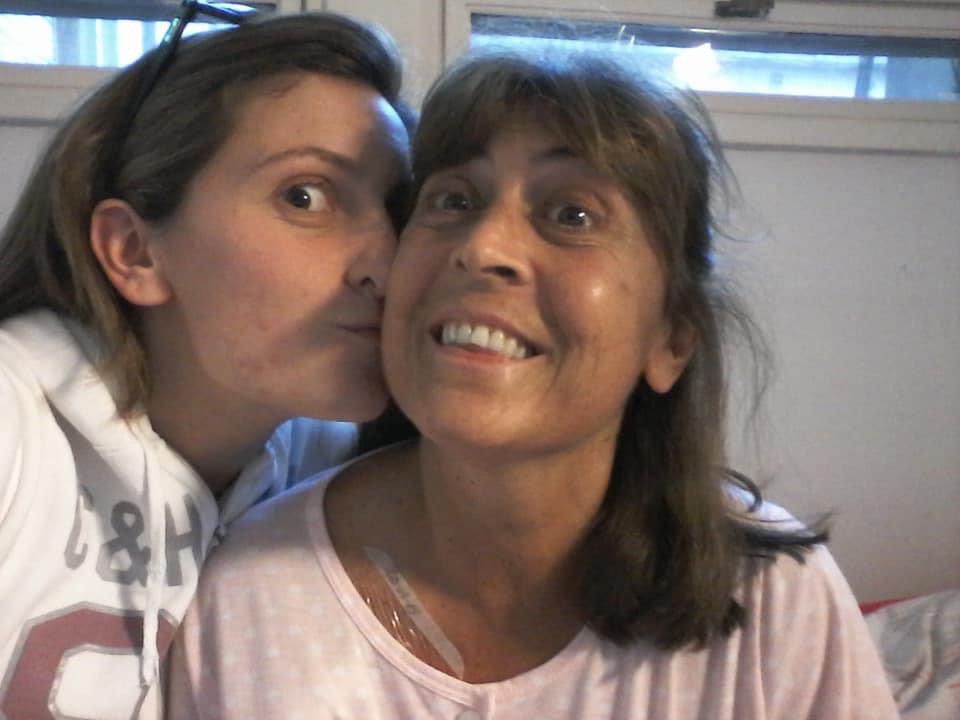 #DiaMundialContraElCáncer 
“Te susurraría que el amor y el apoyo son más fuertes que cualquier tratamiento” 

Guerrera. Luchadora. Única.
Te extraño siempre mamá! 🩵