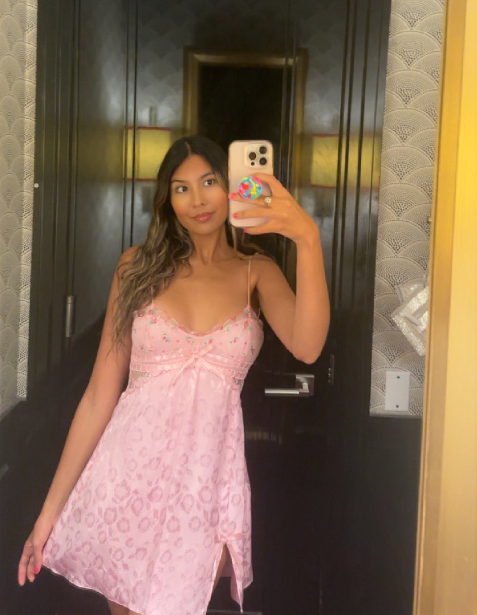 FindomKikii's tweet photo. cashapp &amp; venmo: vipvegan 👸🏽 hurry up and send findom goddess paypig before I get impatient 😤 https://t.co/ahuVfos4J1
