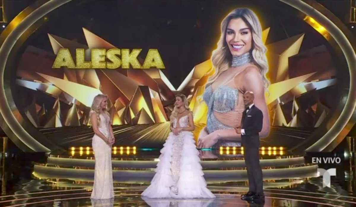 LolaTuPatronaPR's tweet photo. Aleska Genesis es el décima habitante.

Ya no es mala ahora es brilleska. 
#LCDLFAllStars https://t.co/yZ6x7hTSrH