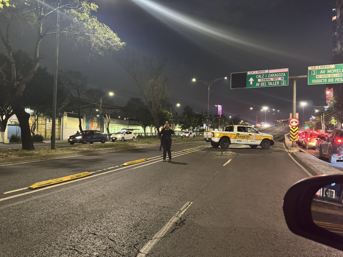 maxmacter's tweet image. Bloqueado el puente del Eje 3 Oriente Francisco del Paso y Troncoso en dirección a Fray Servando Teresa de Mier (Sur a Norte). Hay kilómetros de fila. 7:40 pm.