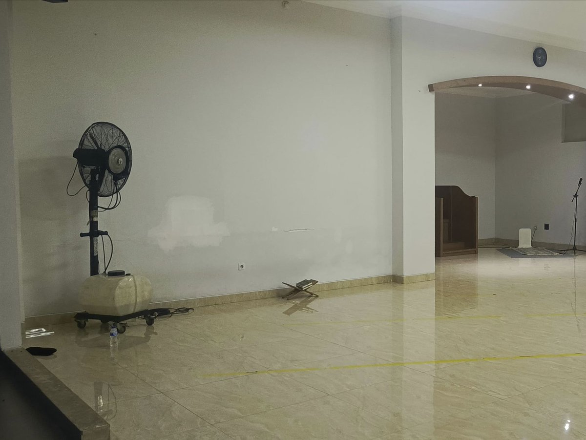 rentallcddotcom's tweet photo. Bikin acara outdoor makin adem dengan kipas angin air! Sewa sekarang, hemat budget! 🌀💧 #SewaKipasAngin #MistyFan https://t.co/uHE0L3CmsZ