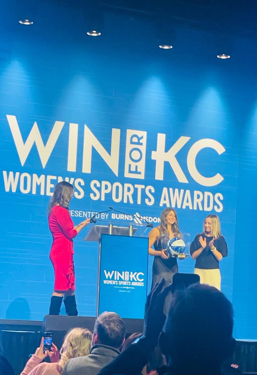 wlt1717's tweet photo. Wonderful to see truly good people receive the recognition they deserve for their acumen and sacrifice ~ well done @Mlambert7 (7️⃣) ~ may your example inspire others to pursue their own dreams w/ similar passion &amp; dedication   🙏

#MelissaLambert #WSAWinner #WINforKC #KCRoyals https://t.co/vgd97AA2As