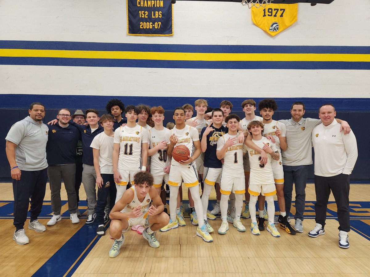 ❗️SA Boys Basketball Team secured Section 3-3A title w/decisive 68-39 victory over South Park.  Drew Cook led all scorers w/25 pts &amp; 9 rebounds, Cam Epps added 15 pts &amp; Josh Jackowski's 3 dunks &amp; 13 points electrified the crowd. Camden Lewis impressive performance on defense 💪🏽