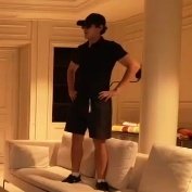 ‍ ‍ ‍ ‍‍ ahora, alguien póngame al día con los chismes del campamento.