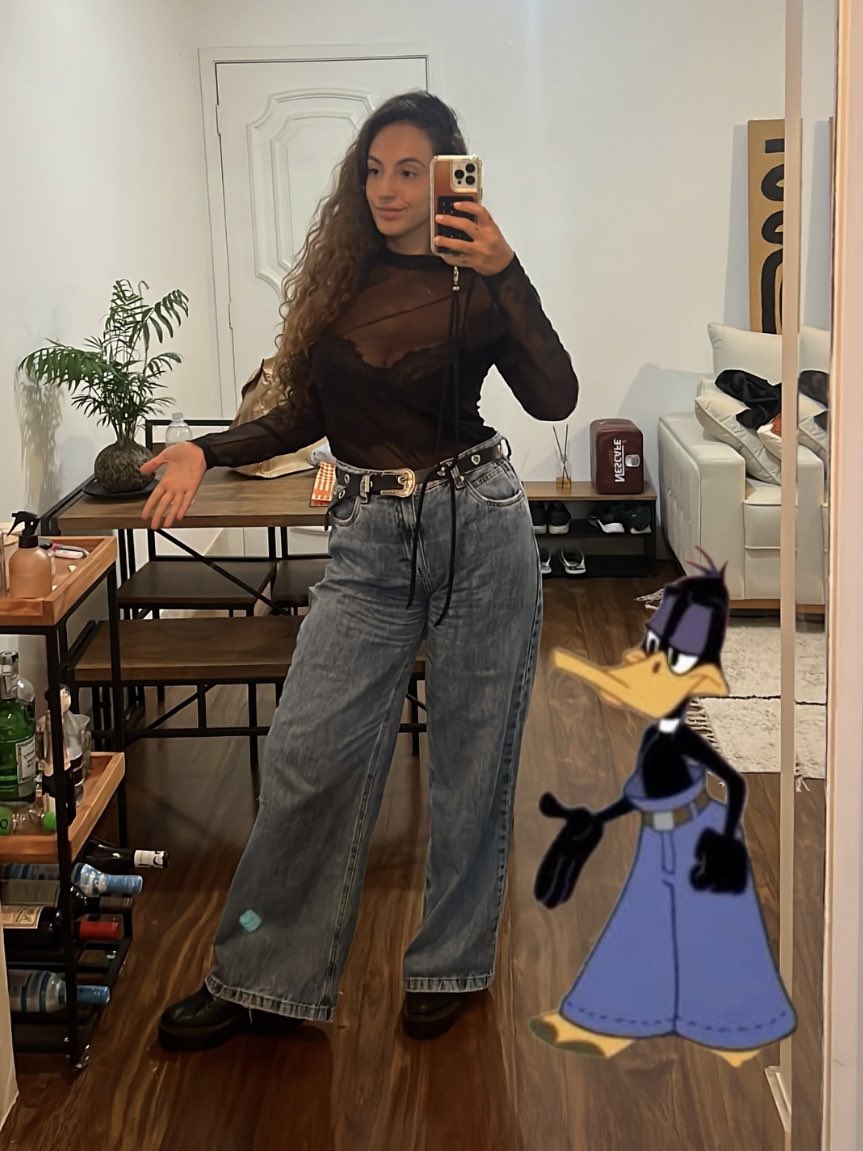 e eu que fui sair hoje e to igual ao patolino com calça de shopping