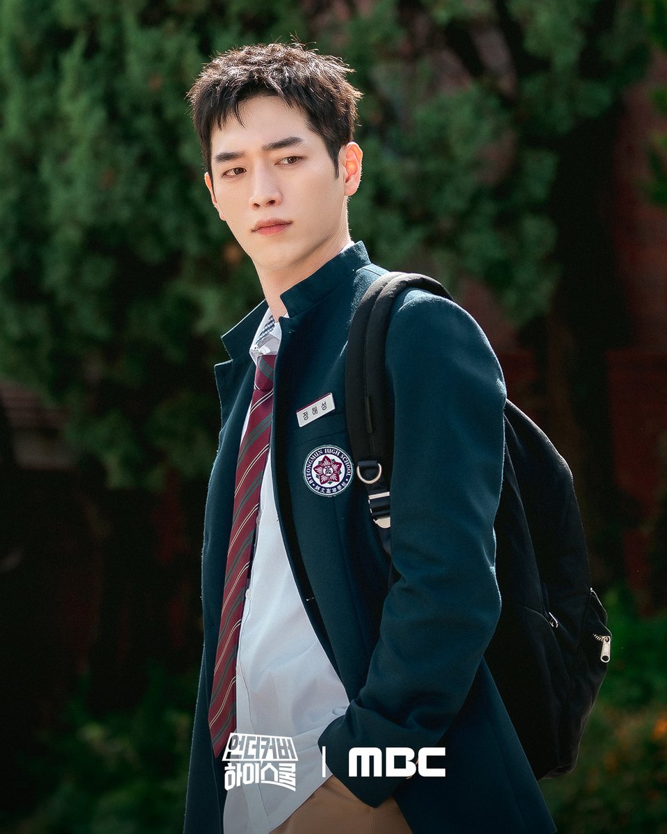 mbcdrama_pre's tweet photo. 병문고즈와 함께하는 서강준의
다이나믹 고딩 라이프🏫

✔️병문고 학생회장 ‘이예나’, 김민주
✔️해성의 정체를 알고 있는 ‘안유정’, 박세현
✔️해성의 조력자 ‘이동민’, 신준항

#언더커버하이스쿨
2월 21일(금) 첫 방송

#서강준 #진기주 #김신록
#전배수 #이서환 #조복래 #윤가이
#김민주 #박세현 #신준항
#mbcdrama #MBC금토드라마 #MBC