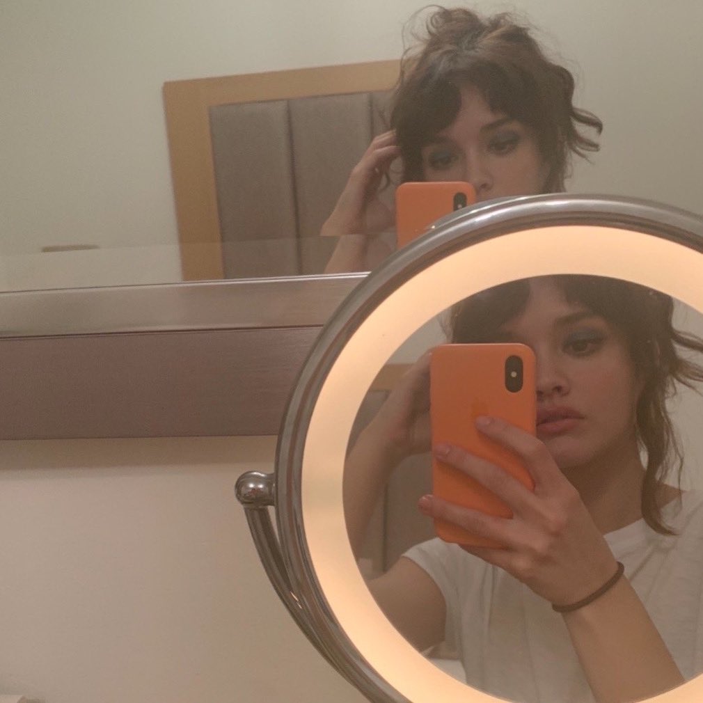 thinkercooke's tweet photo. miss olivia cooke π΅βπ«π΅βπ« https://t.co/z456DgsUf2