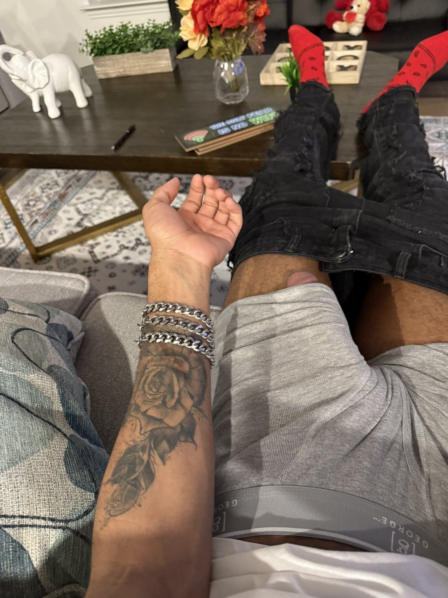 topdawgtay's tweet photo. Should I get my tattoo colored in? https://t.co/kQqyVFnsxW