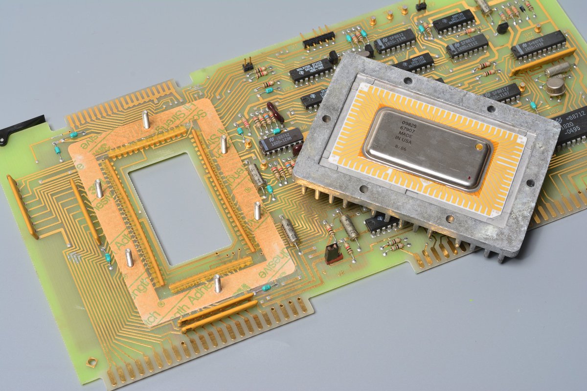 lhf55472946's tweet photo. Finally, the teardown of the HP 3582A spectrum analyzer (by @Monogourd
)
https://t.co/fGIjCHdGaV https://t.co/0g0vkTxmgH