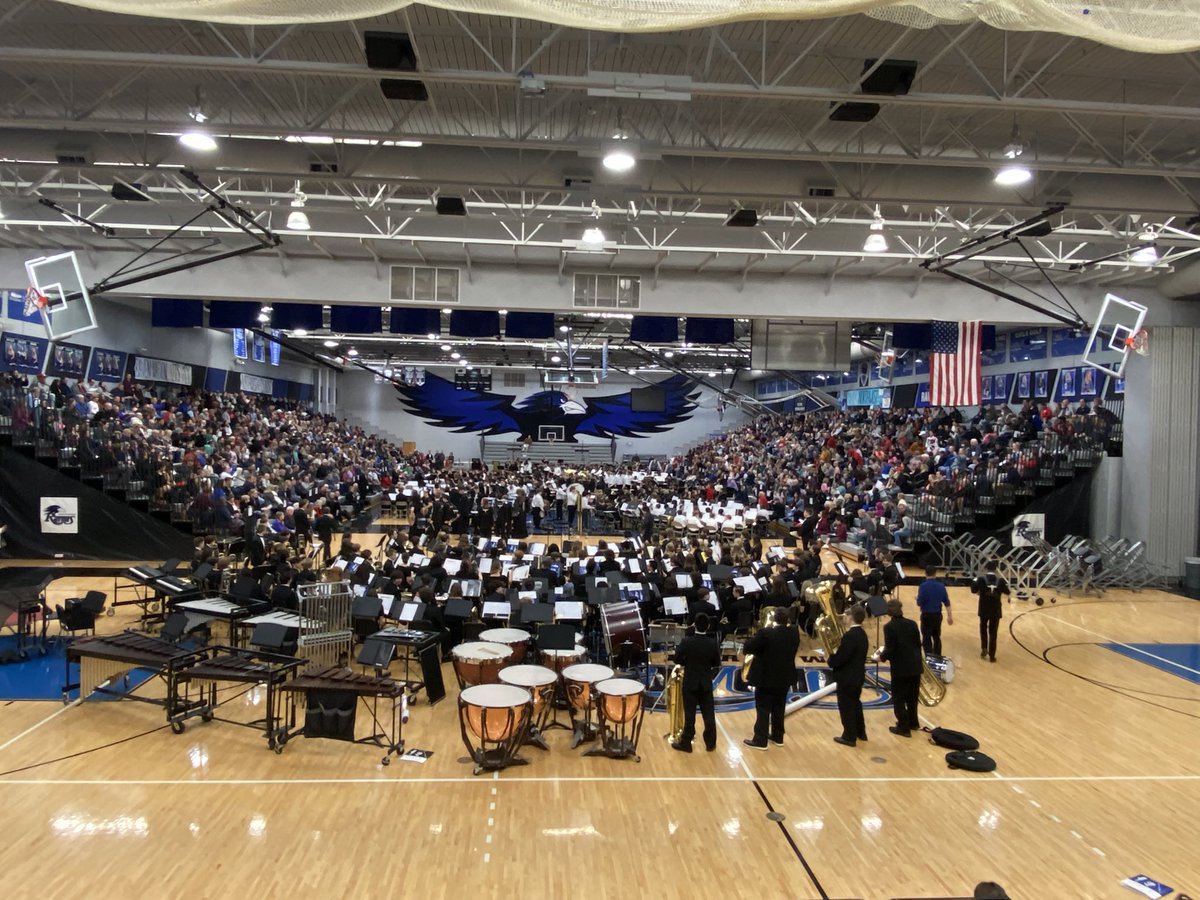 RavenPrideONW's tweet photo. BEST part of the night: the Raven Fight Song! #ravenpride #ravencommunity https://t.co/2EgSsmoYBo