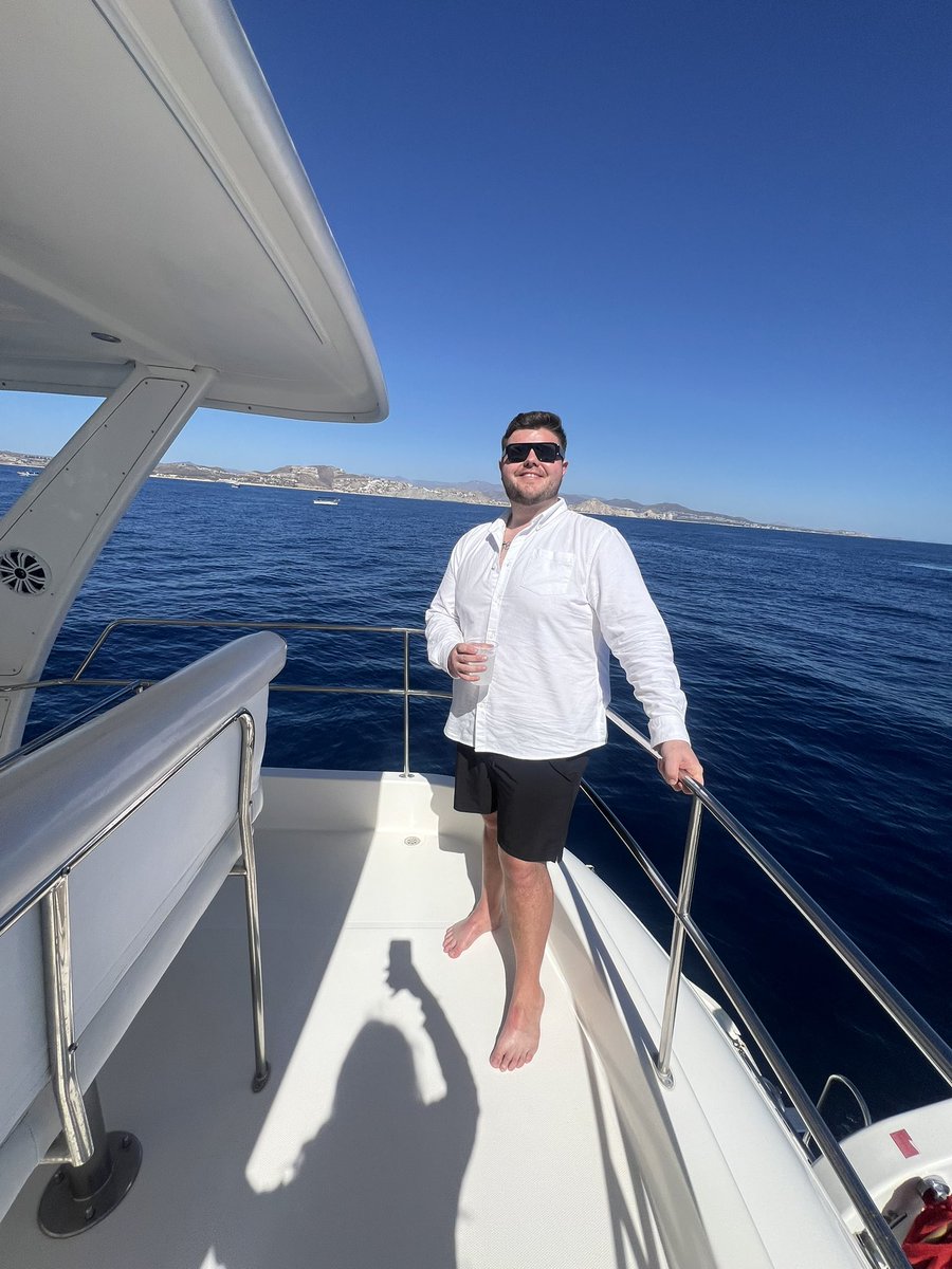 The best travel stories start with “So, we had no plan” 🤣🛥️🌊