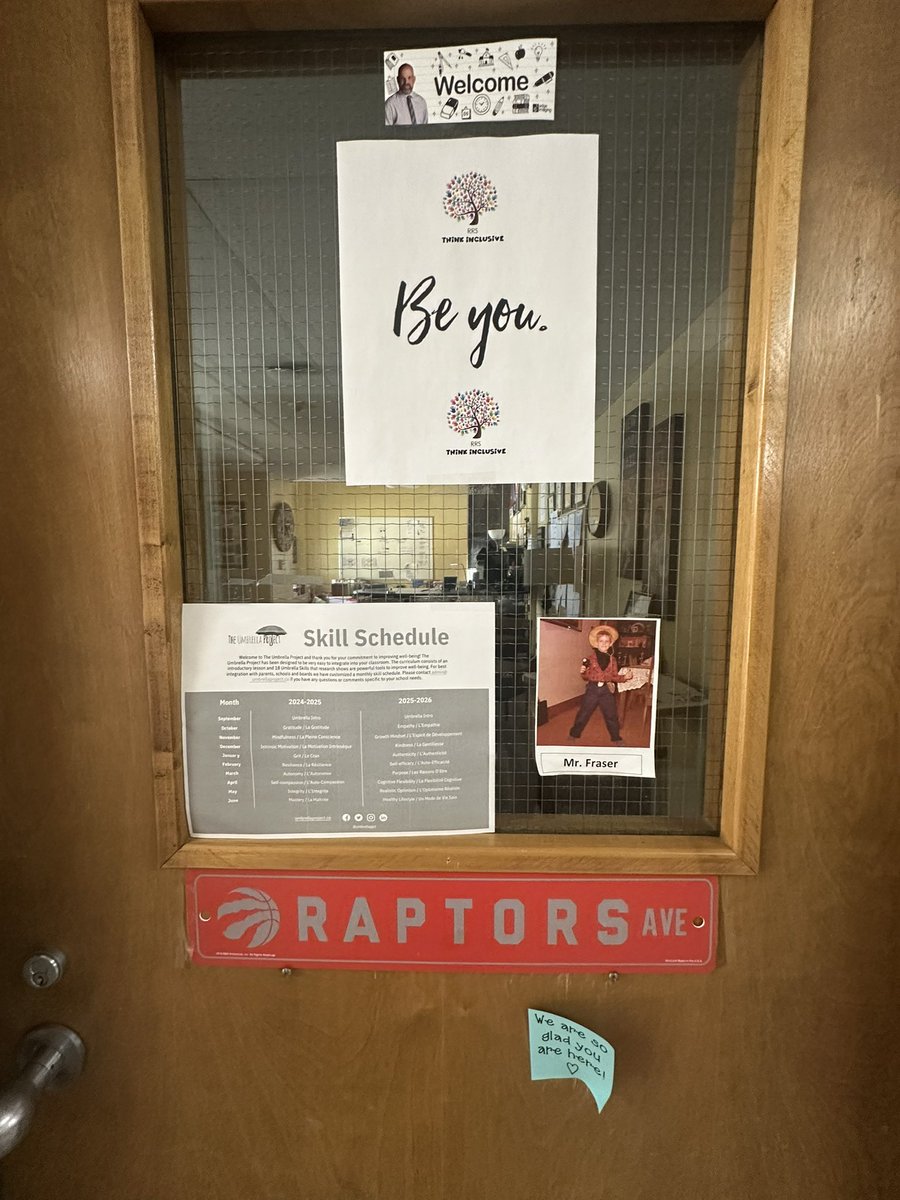 Mr_M_Fraser's tweet image. Words matter. Thoughts matter. You matter. 🥰
Loved the uplifting note on my office door today. Thank you @vechsler35576’s FDK class for your “secretly” delivered note.
@gedsb #RRSthinkinclusive