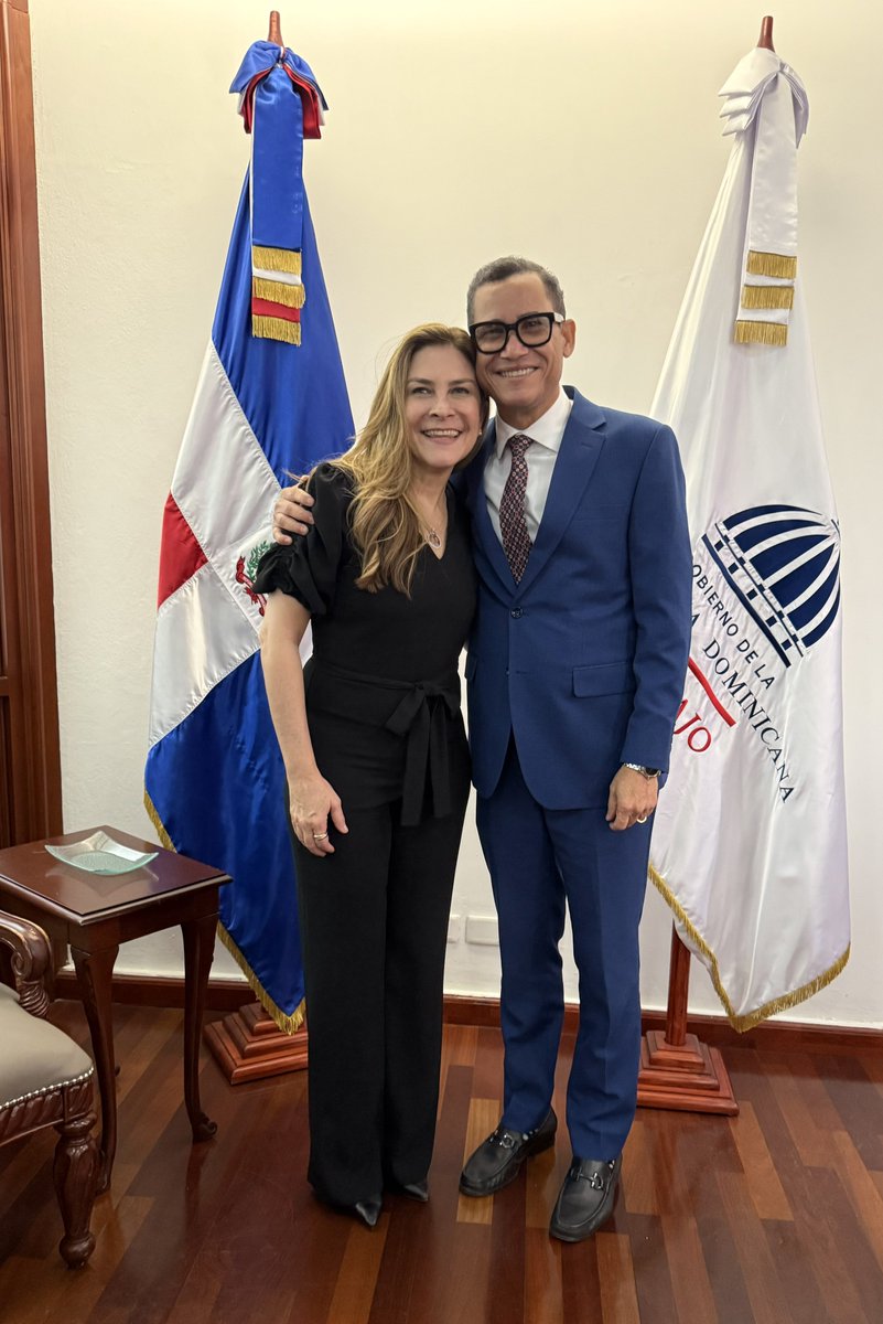 Agradecemos la visita de la honorable alcaldesa del D.N. <a href="/CarolinaMejiaG/">CarolinaMejiaG</a> en nuestro primer día de labor en el <a href="/MTrabajoRD/">Ministerio de Trabajo 🇩🇴</a>.  

¡Vamos por empleos de calidad!
