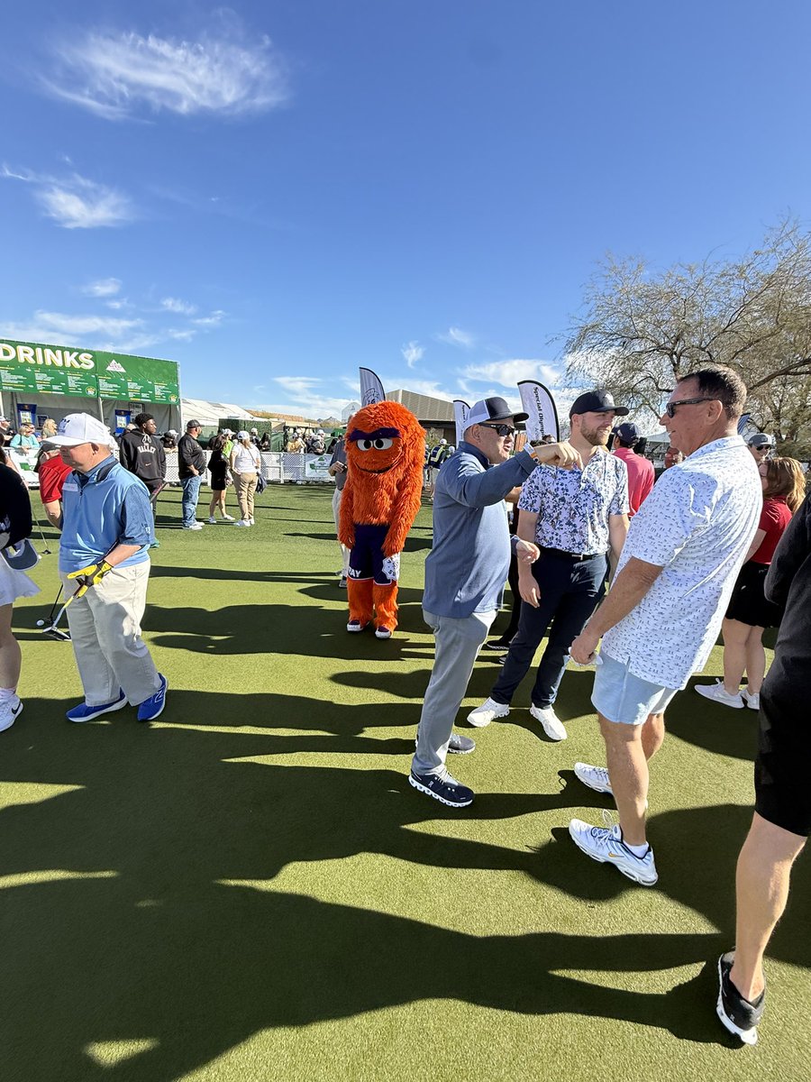 MovePerformance's tweet photo. Great event today at the @WMPhoenixOpen supporting the Special Olympics.  Thank you @santanford for the invite!! #mindovervirtuallyeverything https://t.co/zvl0jBB5pC