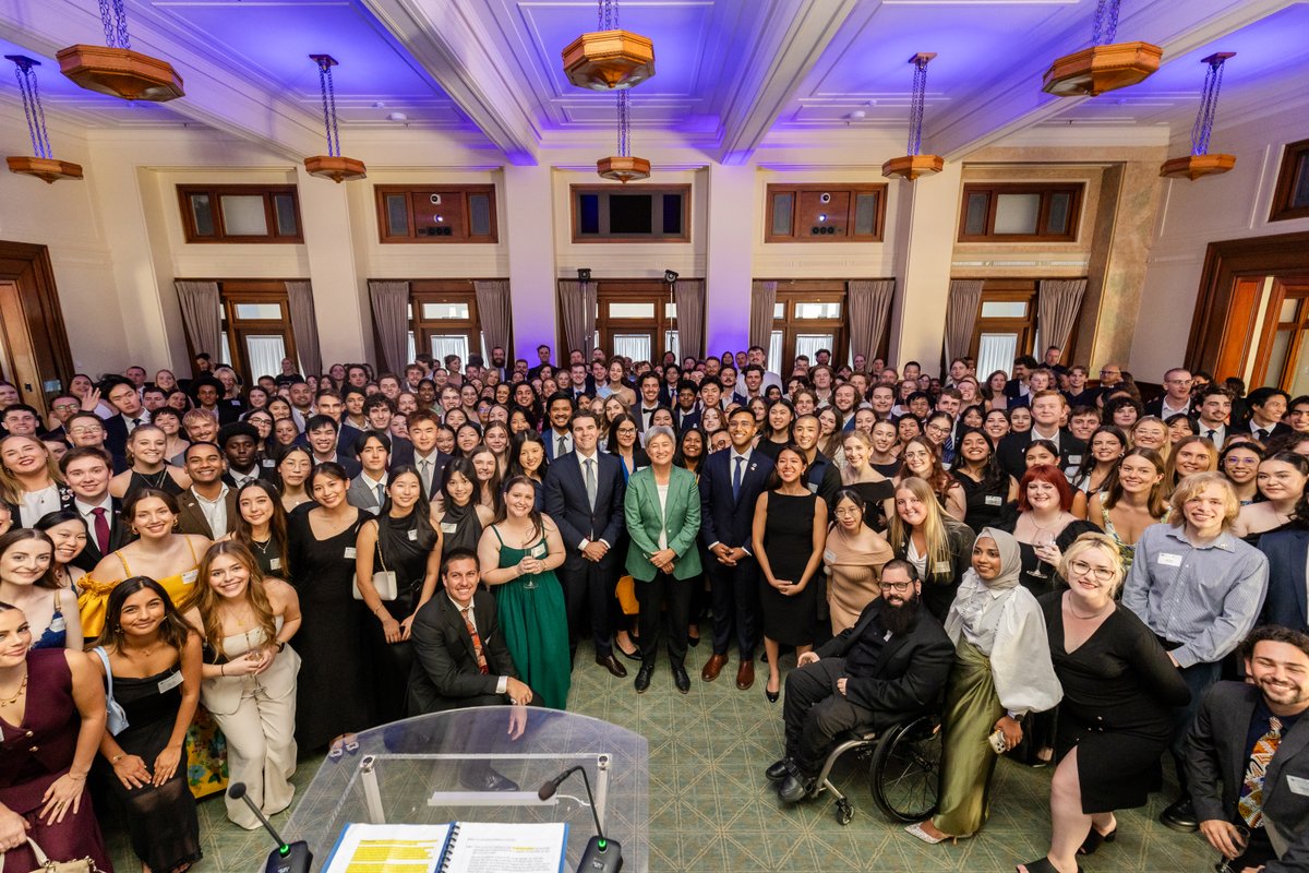 What an honour! 

Foreign Minister Wong and Assistant Foreign Minister Watts celebrated the 2025 New Colombo Plan Scholars in Canberra last night alongside the diplomatic corps and our NCP community.