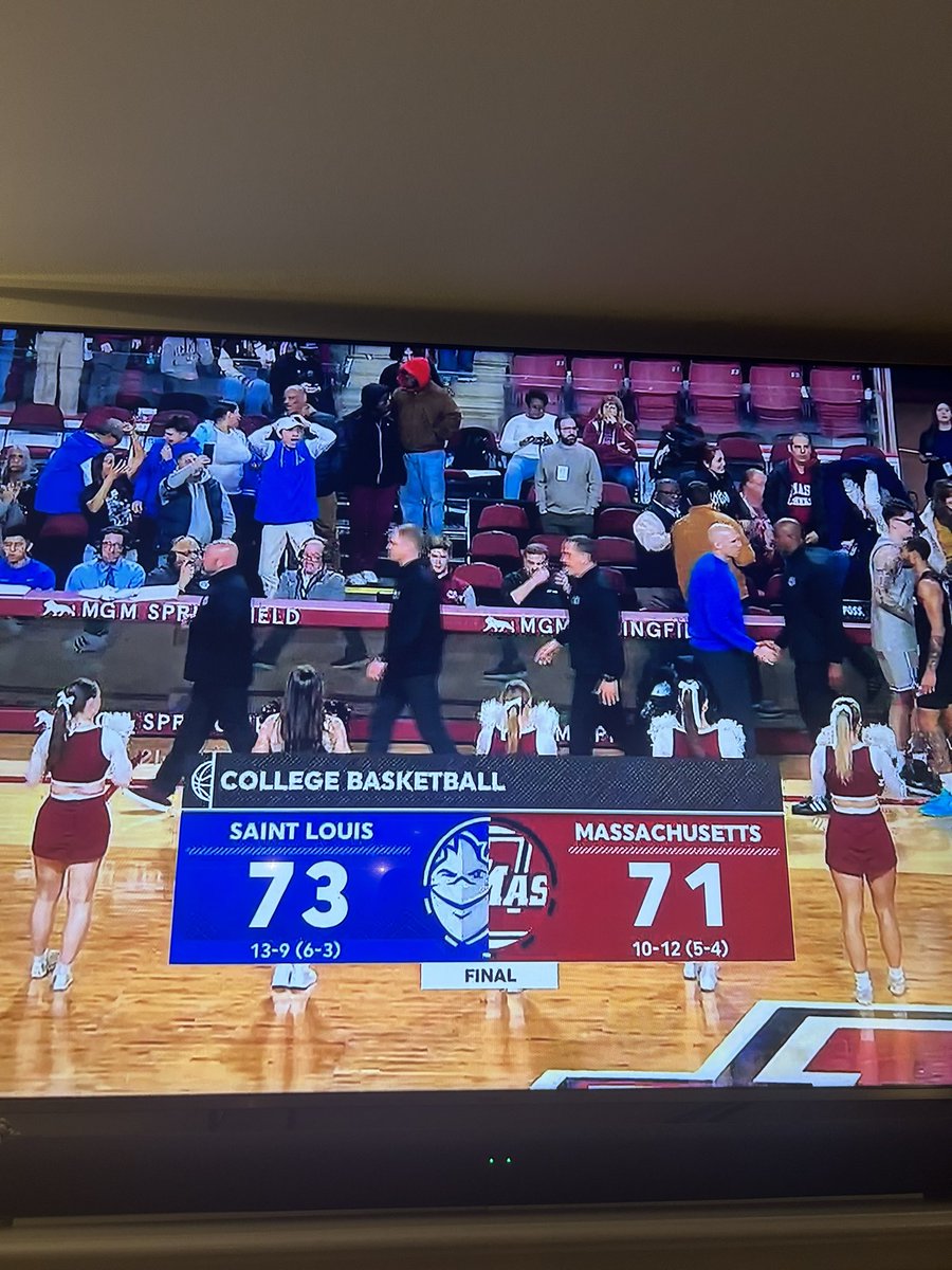 AlbertJacobU's tweet photo. BILLIKENS WIN! I CANNOT BELIEVE WHAT I JUST WITNESSED. ISAIAH SWOPE WITH THE GAME WINNER. https://t.co/AFyCfJA1jq