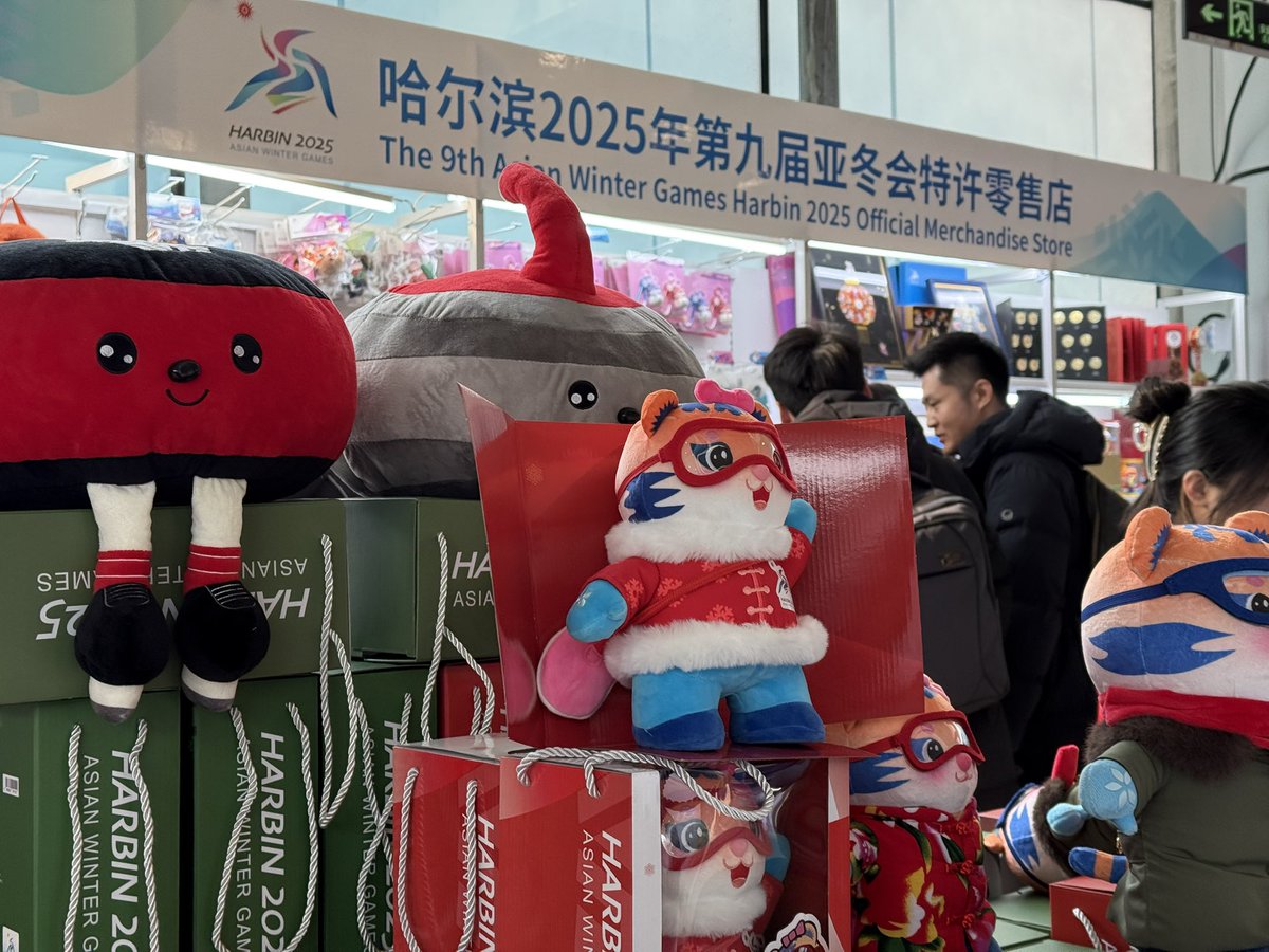 iChongqing_CIMC's tweet photo. 🎙️Check out the Asian Winter Games Main Press Centre right away! 🎉 Mascots, stores, a wide array of souvenirs, and intangible cultural heritage are all here👇#AsianWinterGames #MediaVillage #CulturalGems https://t.co/gAOHiGhcpi