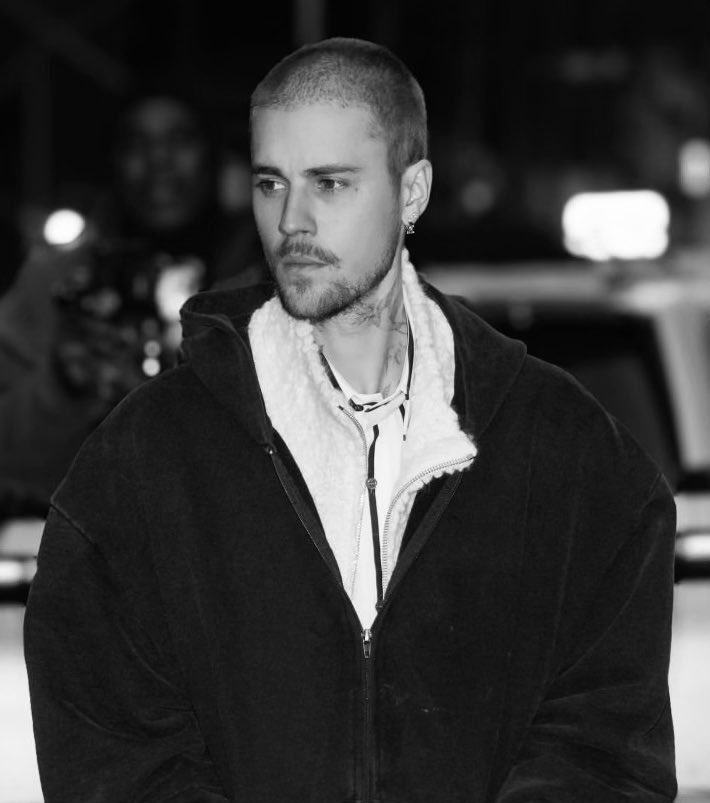 belieiber's tweet photo. não ligo mais pra virais de hate sobre o justin em pleno 2025, fechando o twitter nada disso importa e na vida real o rei é muito amado e continua sendo lindo! https://t.co/aLiWbXl8EF