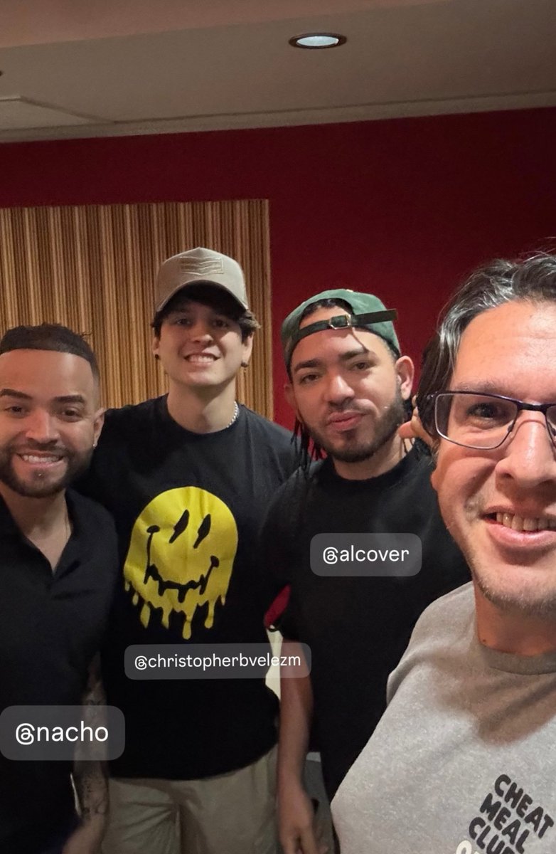 chrisveleznews's tweet photo. 📲 Christopher en las historias de ascohen78

#christophervelez https://t.co/wymoWXQUa9