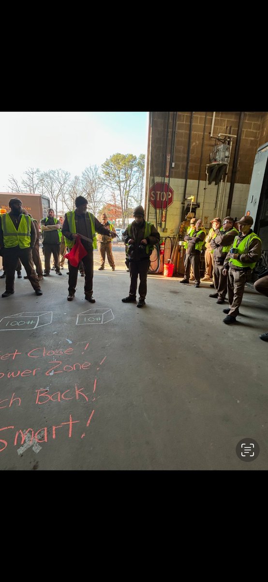 UPSManJohn's tweet photo. Calvin is off so I get to do the #GuardGateActivity on our Corp Init of Lifting & Lowering. It doesn’t matter if it’s 10lbs, 100lbs, 1lb, lifting can hurt you! Get Close, Use your Power Zone, Watch your Back & BE SMART use equipment/ask 4 help (like I did w Rick & Kettle Bells) https://t.co/lnKLo4jO2s