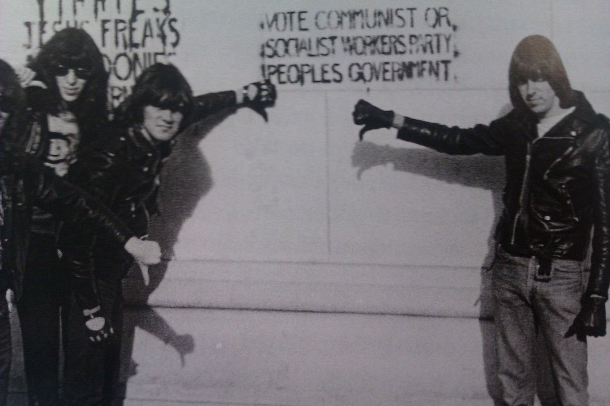 <a href="/OficialFlema/">Flema</a> En los Ramones había diferencias políticas y no se hablaban... Una de las mejores bandas de punk rock de la historia, ustedes no existen.