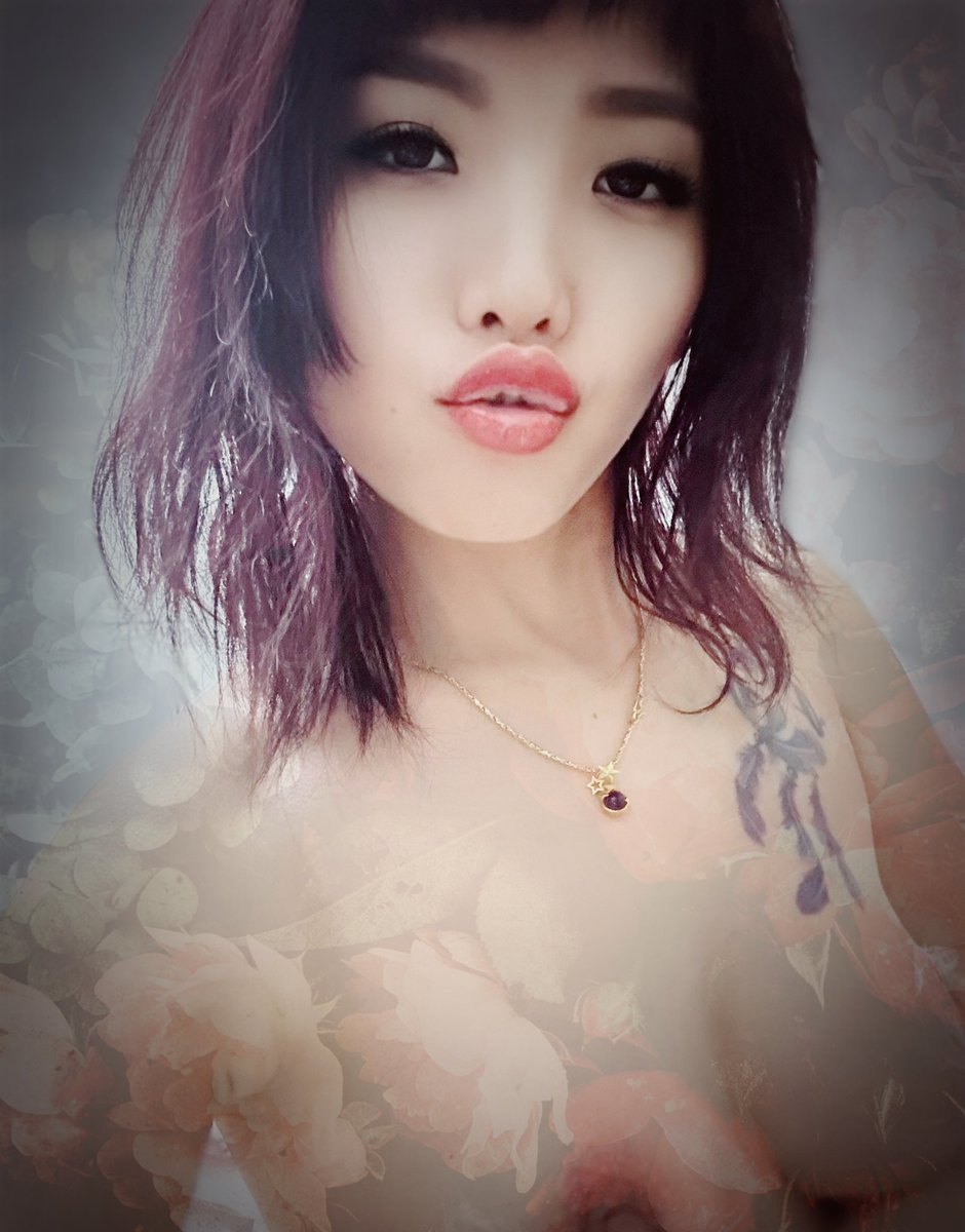 我主管突然說她喜歡我 的唇型..
她怎了？❤️