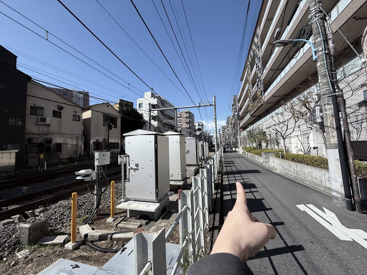 daichu0223's tweet photo. #こらーめす『#一握の紲』
劇場「TACCS1179」までの簡易道のり！

 南北どっち口からでも大丈夫です。
(南口だと踏切渡ります。)

線路沿いをずずいと進んだ右手側にあります。(俳協さんの建物なので「HAIKYO」と書いてあります！)
緑の大きな扉が入口です。😊 https://t.co/R8uobuHbPY