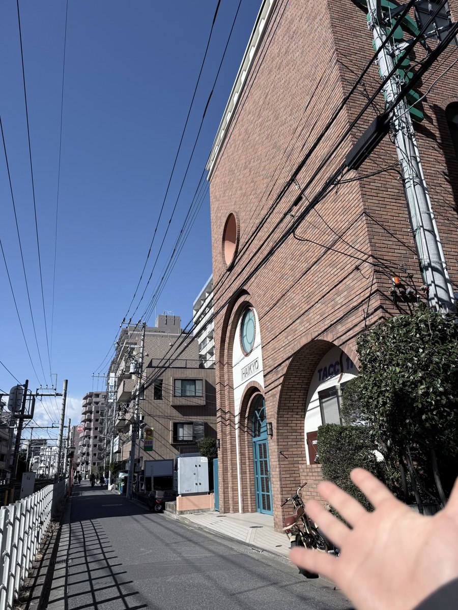 daichu0223's tweet photo. #こらーめす『#一握の紲』
劇場「TACCS1179」までの簡易道のり！

 南北どっち口からでも大丈夫です。
(南口だと踏切渡ります。)

線路沿いをずずいと進んだ右手側にあります。(俳協さんの建物なので「HAIKYO」と書いてあります！)
緑の大きな扉が入口です。😊 https://t.co/R8uobuHbPY