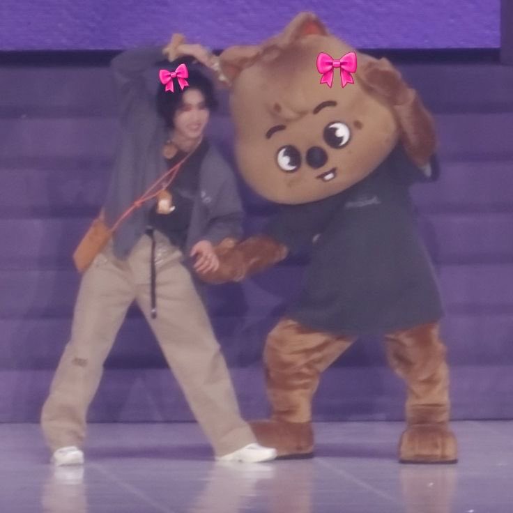 misobundle's tweet photo. the difference it’s so funny https://t.co/RWQcf1dGbV