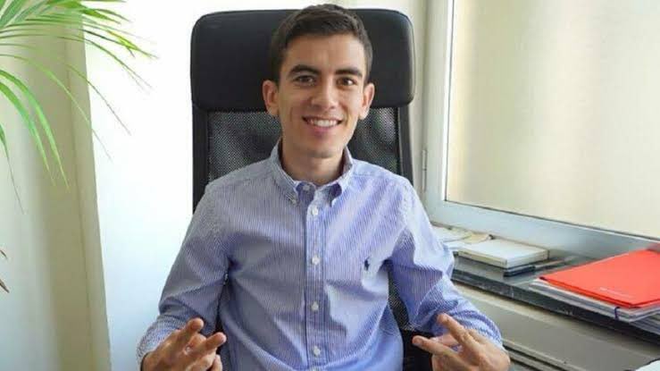 Ruben_ZM's tweet photo. @porktendencia ¿En qué momento se hizo presidente? https://t.co/4lc2ghCVNP