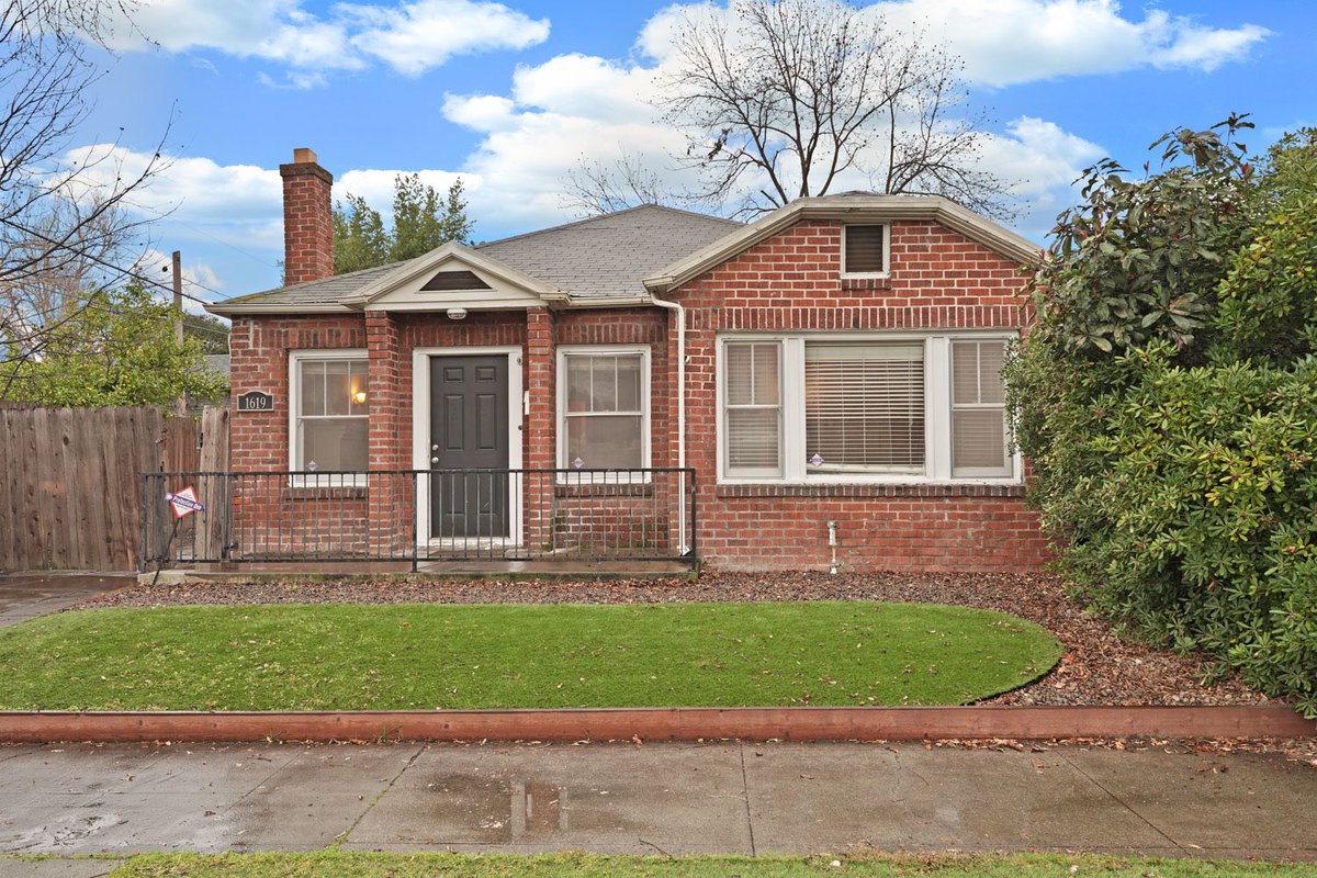 DaniHRealtor's tweet photo. 🏡New Listing!🏡 
1619 N. Edison St. Stockton near UOP
$350,000
2 bedrooms, 1 bathroom, 1,296 sq.ft. https://t.co/7S0u1N6SrP