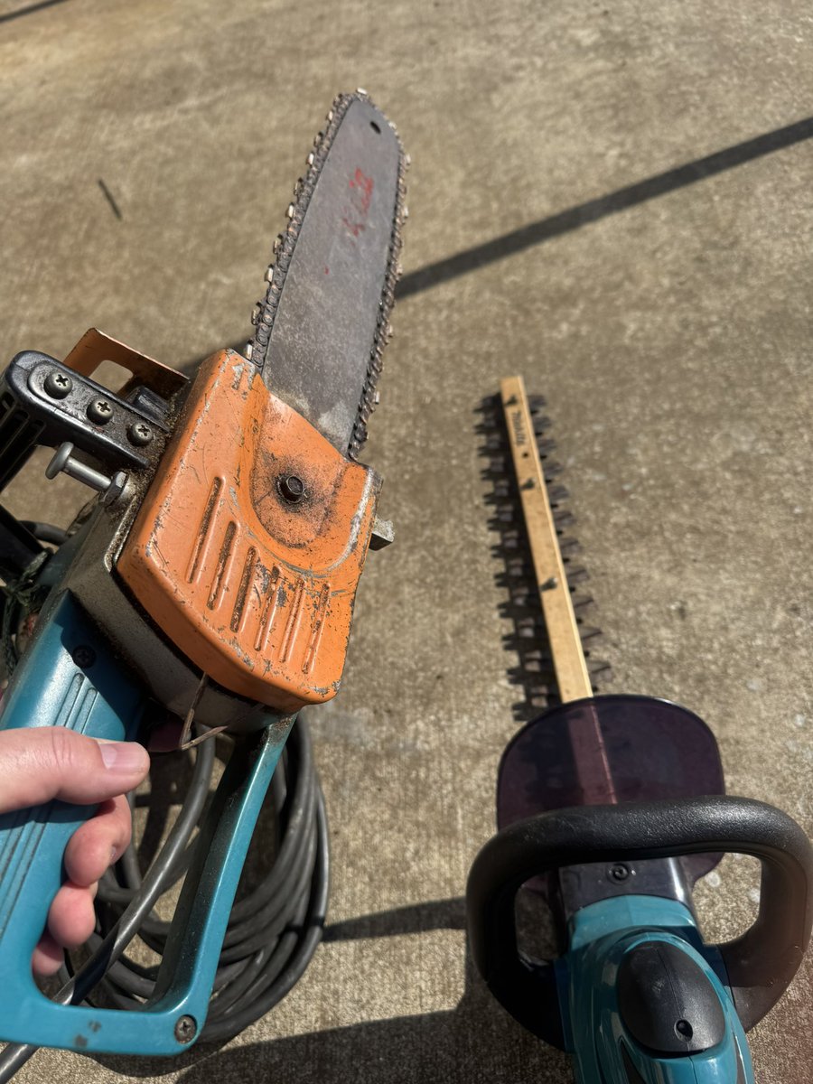 KIREEK_e's tweet photo. お客様に何でもやってますって言ったら庭の木を切る事になった。昔ペットの美容師やってたしてアフロカットしてみる https://t.co/x84PwxuWdC