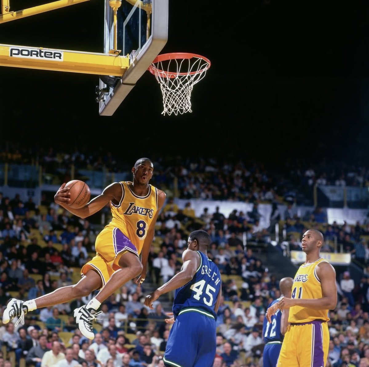 timelesssports_'s tweet photo. Crazy 8 Kobe Bean 🐍

📸: adbphotoinc https://t.co/MNB3eT9Cwr
