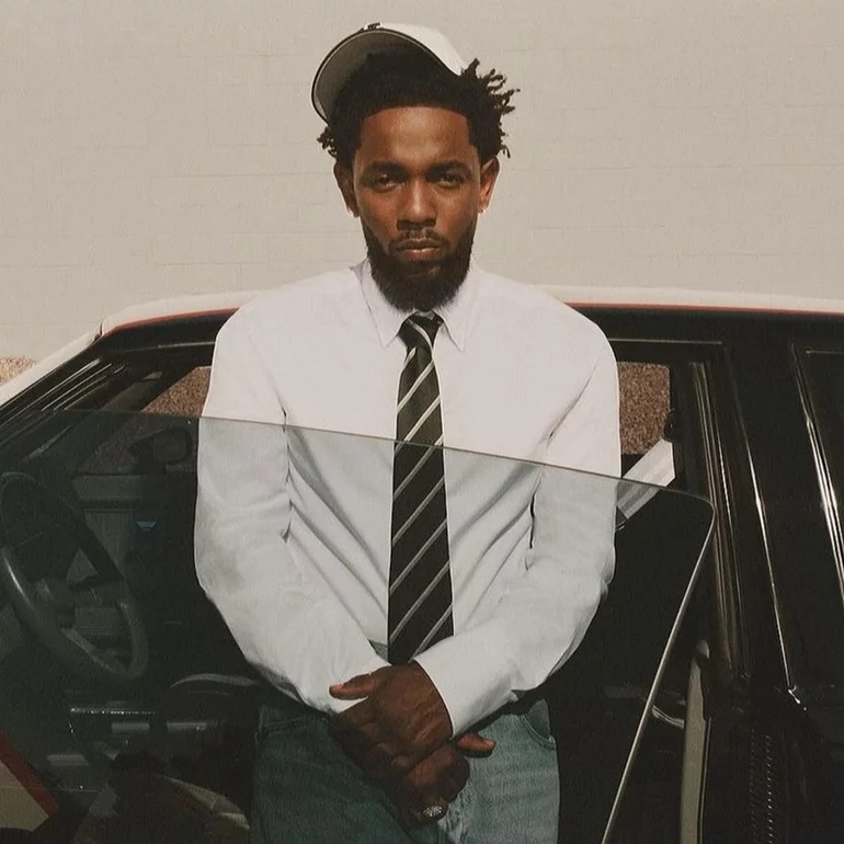 Kanye West fala sobre Kendrick Lamar em nova entrevista.

"Se você batalhar contra o Kendrick Lamar, você vai perder, a menos que você seja um Genio Psicopata como eu"