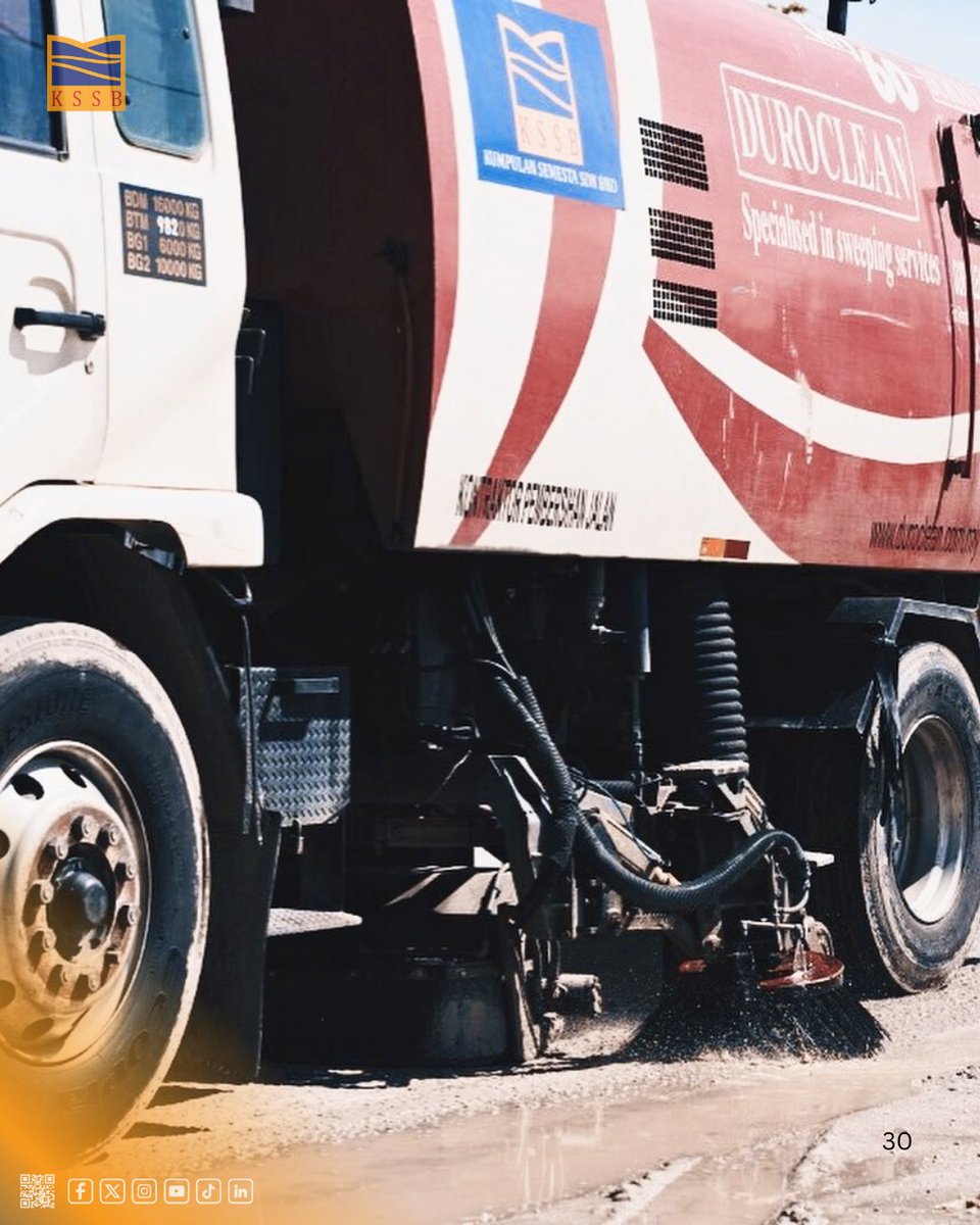 kumpulansemesta's tweet photo. Kuala Langat Mining Sdn Bhd (KLMSB) is dedicated to maintaining a clean and safe environment for the community.

We conduct daily road sweeping in Bestari Jaya using road sweeper technology to minimize dust and debris on public roads near our site. 

#KSSB
#KLMSB https://t.co/az4RjVQ5ik