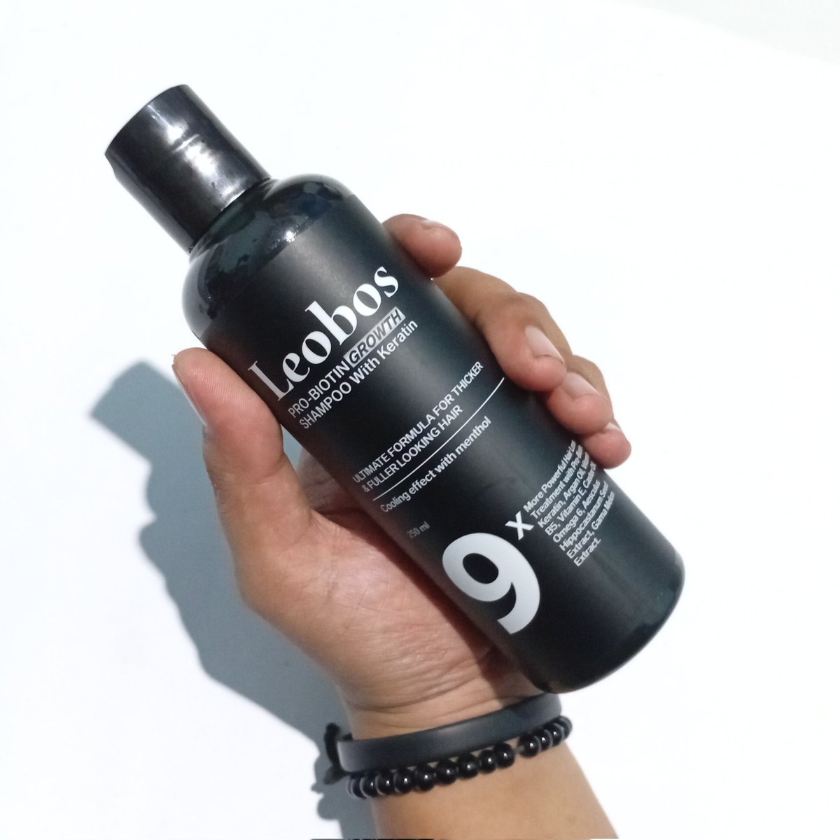 windsteria's tweet photo. Rambut kering, rontok, ketombean lagi wkwk triple combo yang bikin pusing😭
Terus nyobain shampoo satu ini, ternyata cocok juga buat permasalahan rambutku😍

Wanginya refreshing bgt🌿✨️ https://t.co/h69XAHI2YF