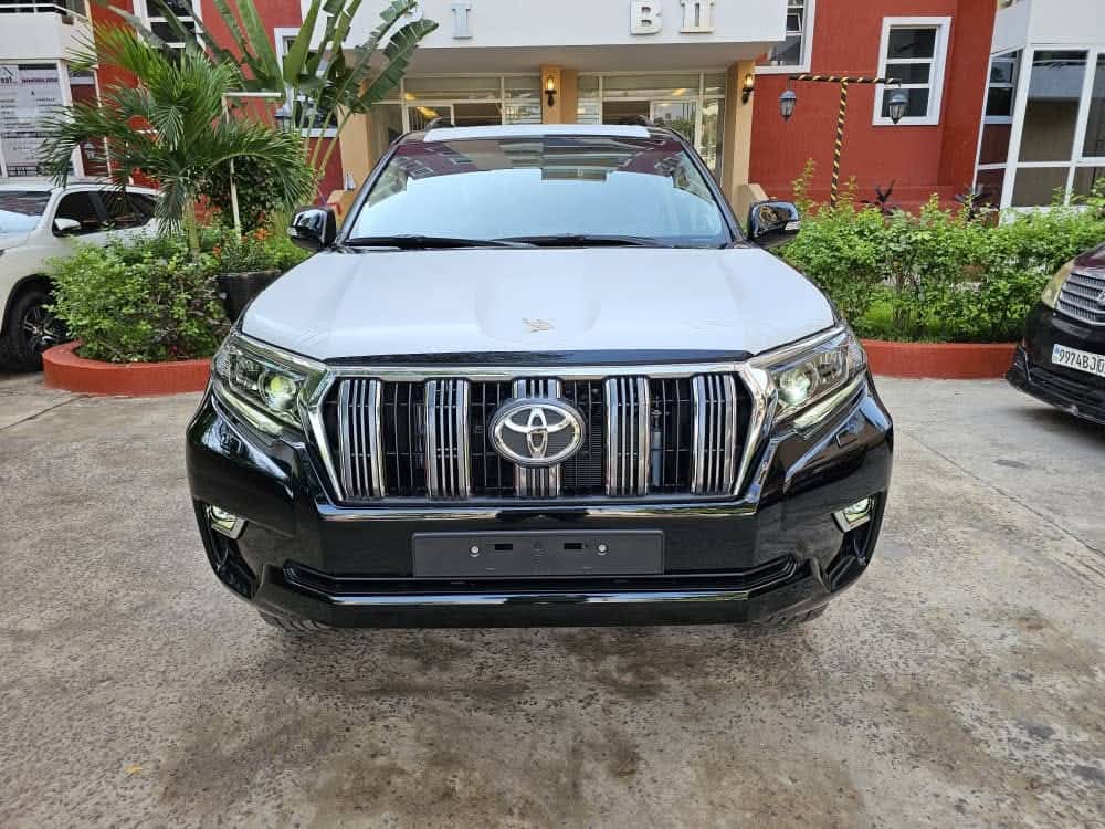 Phoenix_Market_'s tweet photo. Toyota Prado VX

Prix : 86.000$ Négociable 
WhatsApp & Appel : +243853304384

Boite : Automatique, Année : 2023, 4 Cylindres, 70th Anniversary, Carburant : Essence, Démarrage : Bouton, Toit ouvrant, Full parking sensors, Kilométrage : 00KM, Phares Led, Frigo, Caméra de recule, Téléphone/Bluetooth, 7 Places, 3 Banquettes, 3 Écrans Android, Cruise control, 2 Clés, Usb. Dvd. Aux. 
#RDC #cfao #kinshasa #realestate #RDCongo #GOMA_RDC #Goma