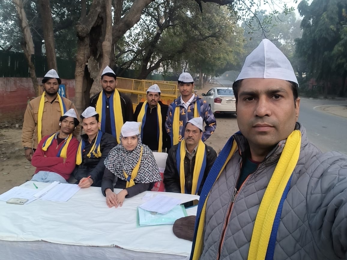 हर बूथ पर चल रही है झाड़ू 🧹 

#Vote4Jhadu